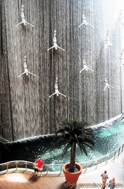 Dubai Mall Diving Fountain