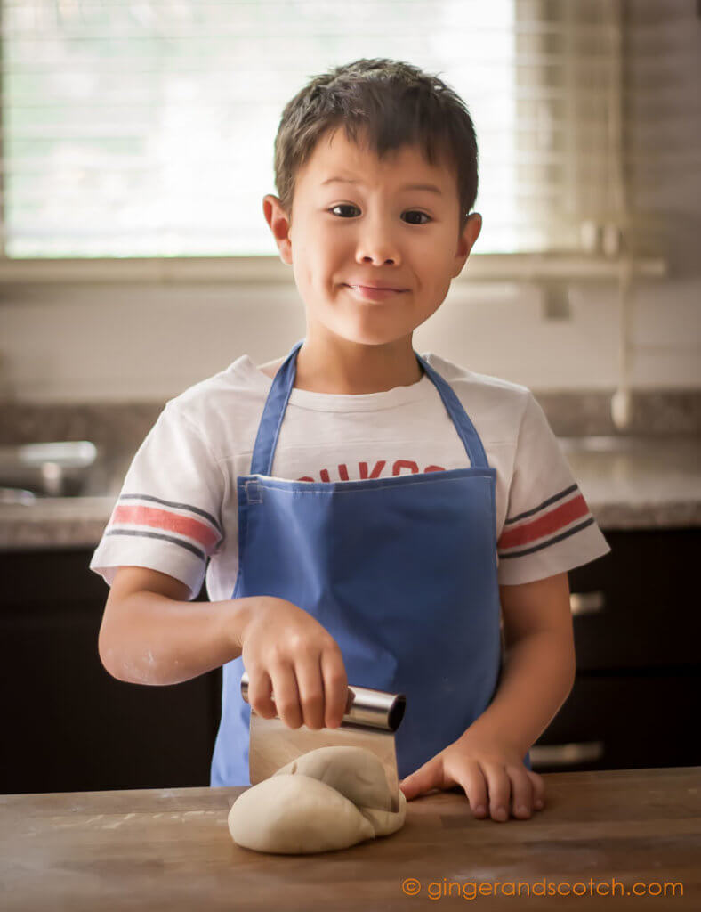 Kids eager to make homemade Chinese noodles
