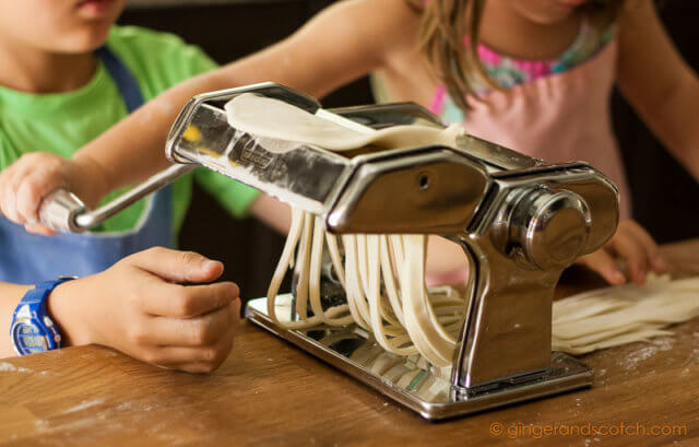 Using Pasta Machine to Cut Udon Dough