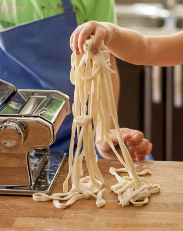 Using Pasta Machine to Cut Udon Dough